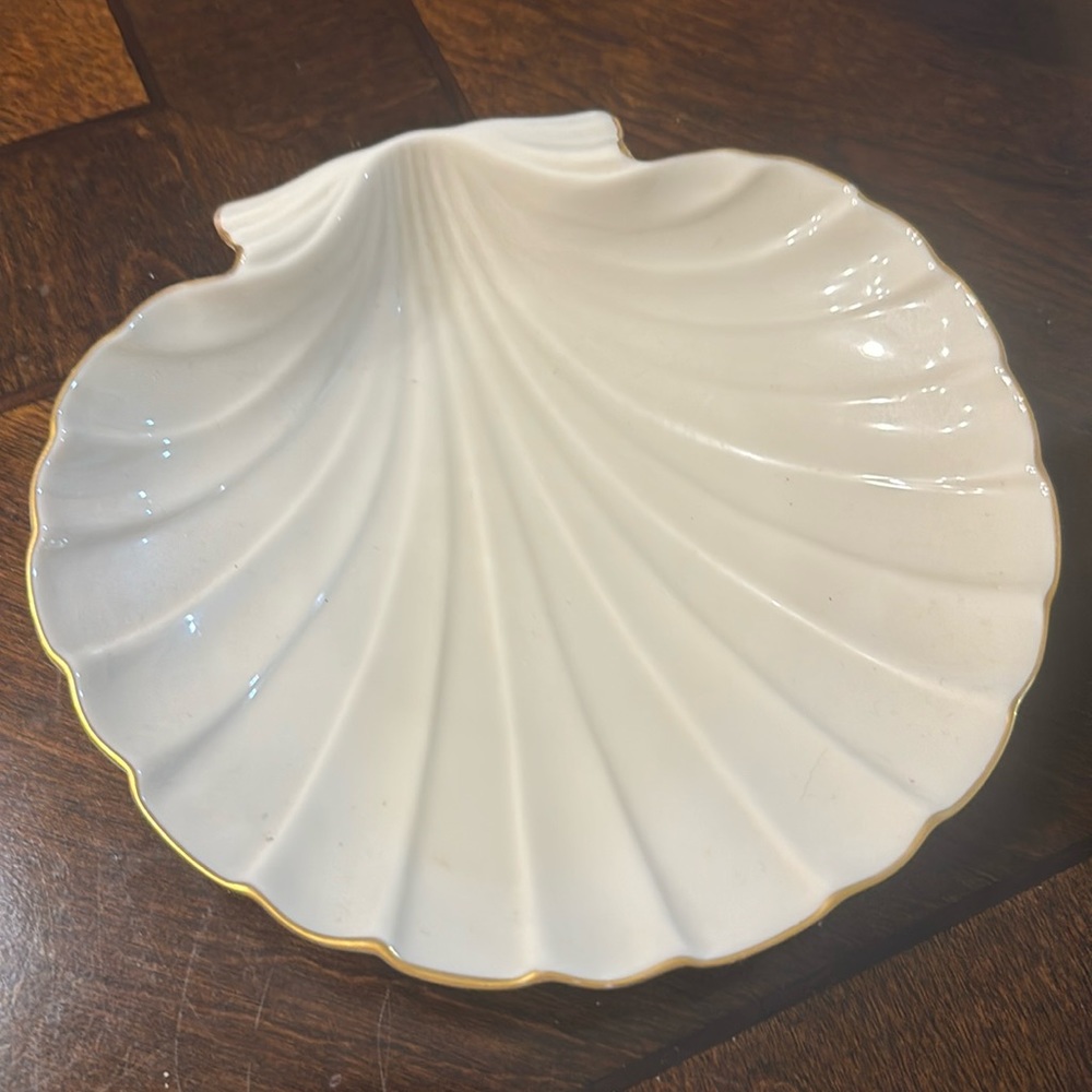 Lenox 6 “ by 7” home decor. Cream color. Perfect condition